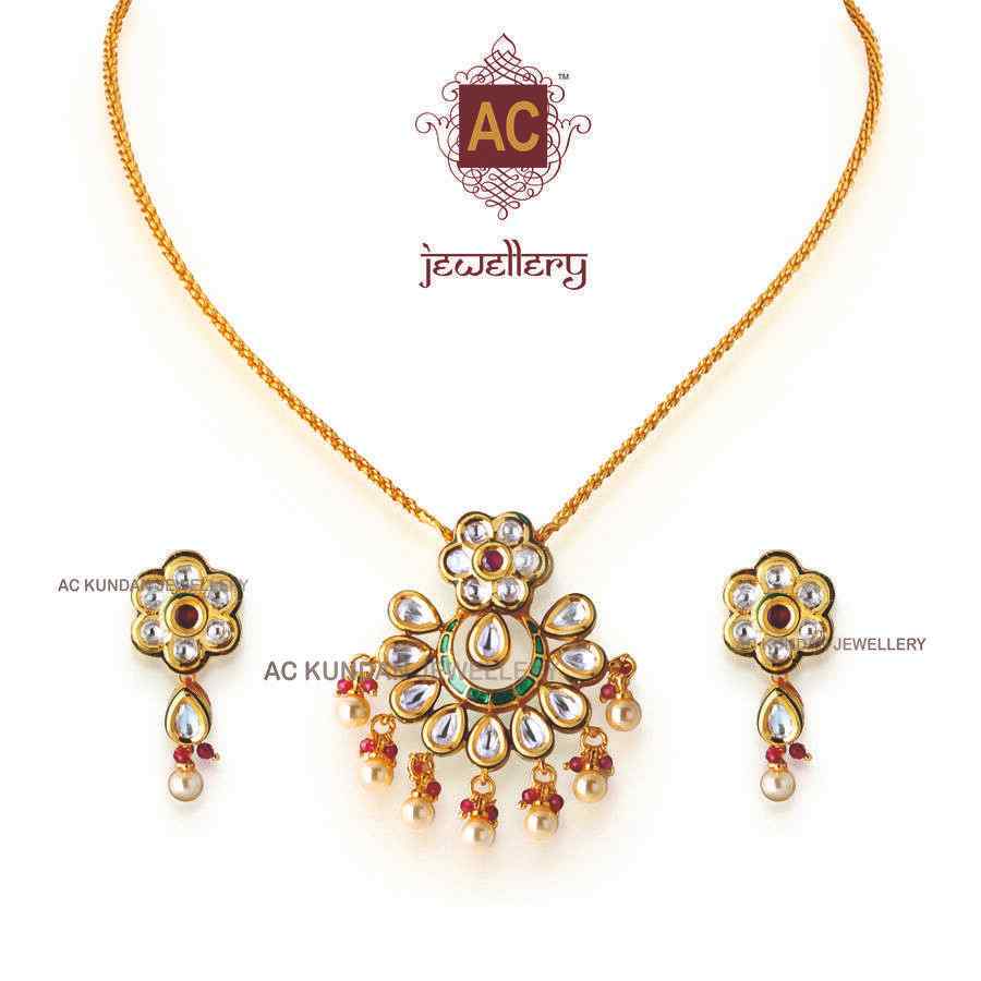 Golden Kundan Pendal Set, Fashion Jewellery, Imitation Kundan Jewellery